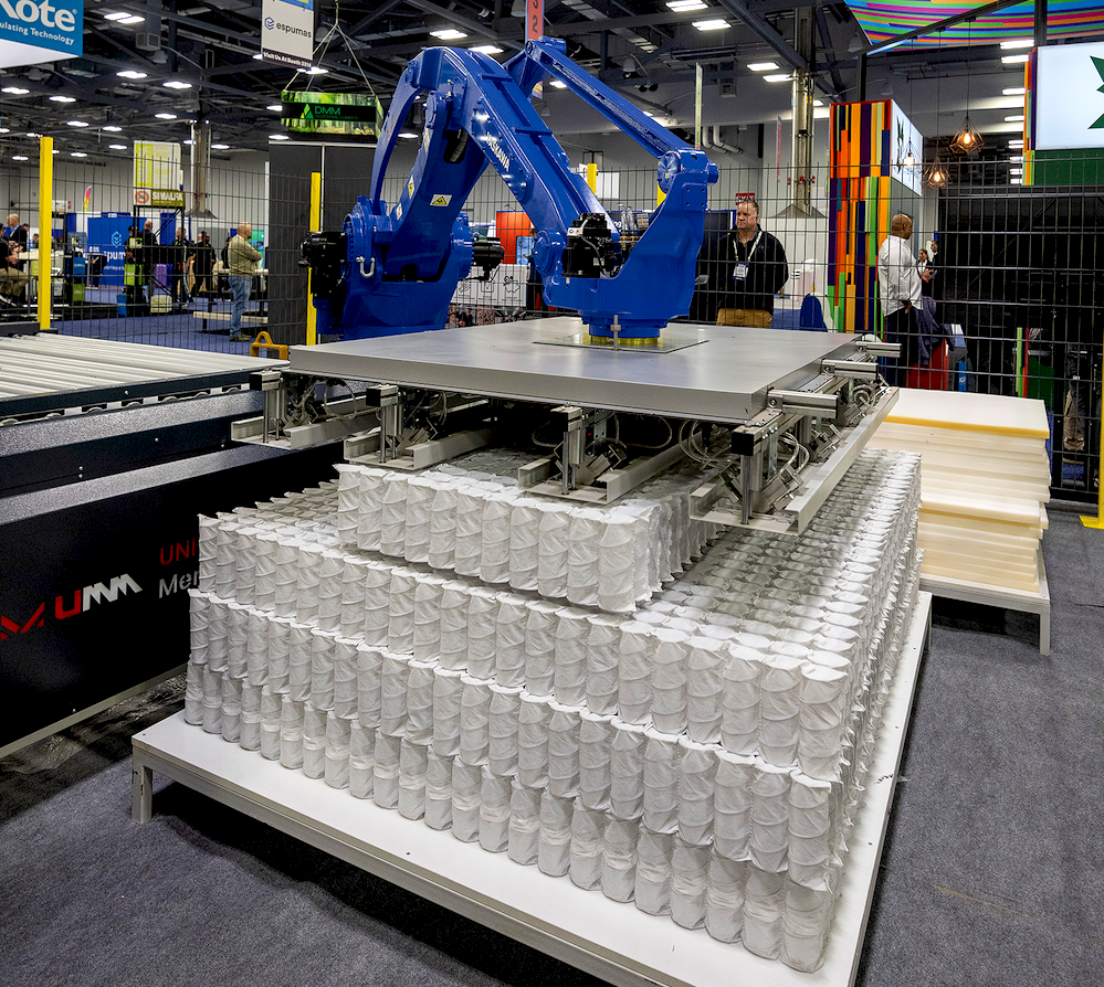 United Mert Makina’s Ultra-Lam hybrid lamination machine has a robotic arm that picks up different materials without damage.